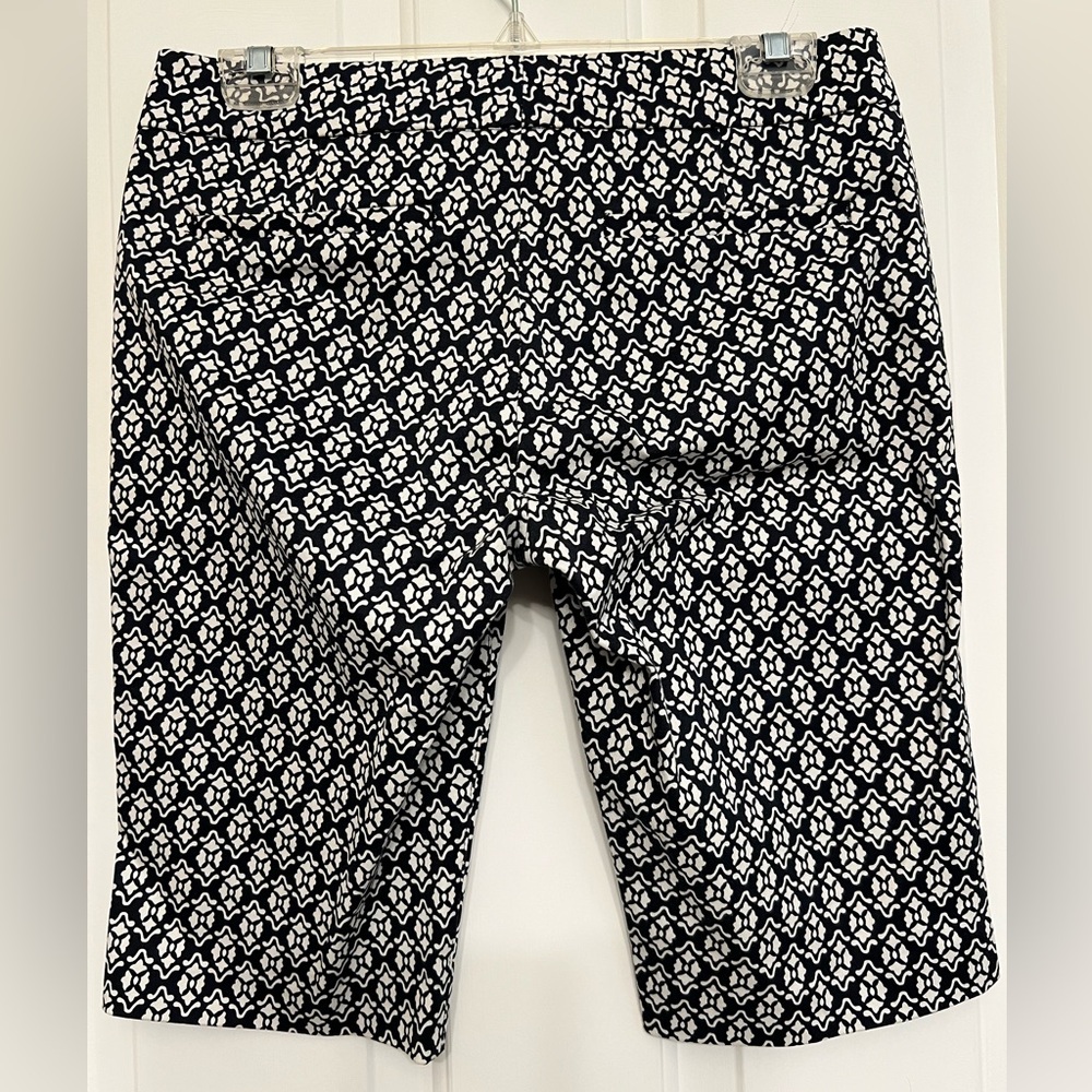 CROSBY ATKINS NAVY AND WHITE DRESS SHORTS‎